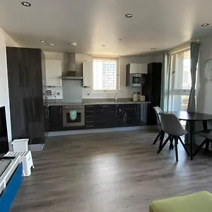 Morden 2bed2bath Zone2 City/river View Apartment London