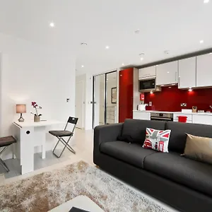Cool Dalston Studio With Balcony And Gym Apartment London